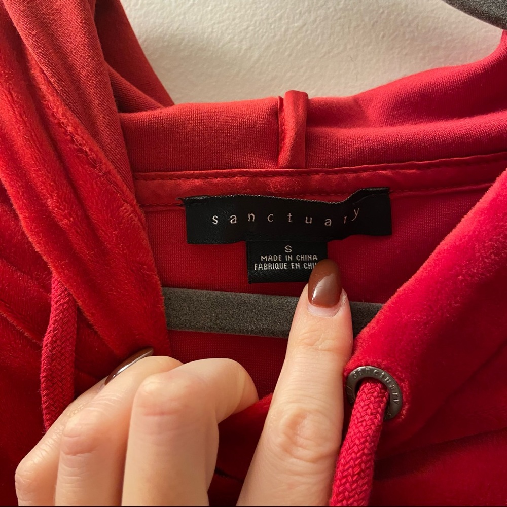 NWOT Sanctuary Red Velvet Cropped Hoodie - Picture 4 of 5